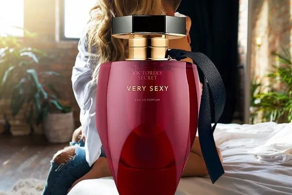 Victoria's Secret Perfume - Very Sexy Night(600 × 400 px)