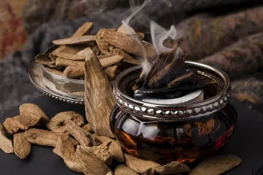 What Does Oud Smell Like?
